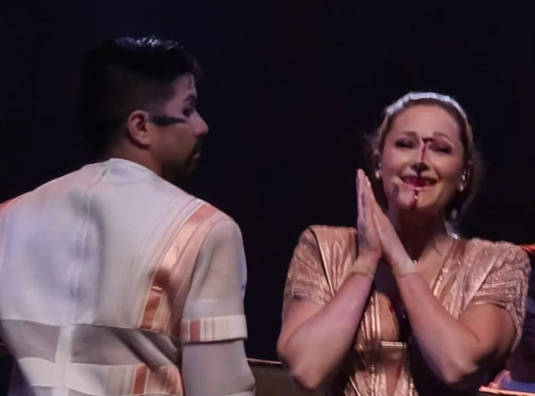 Helene Fischer bei Konzert schwer verletzt! Konzertabbruch - Blutige Verletzung, Fans bestürzt!