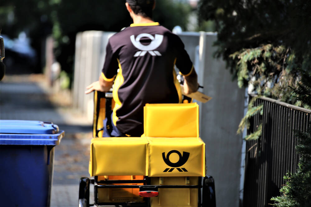 Postbote ermordet! Leiche nach Feuer entdeckt - Frau und Schwager verhaftet!