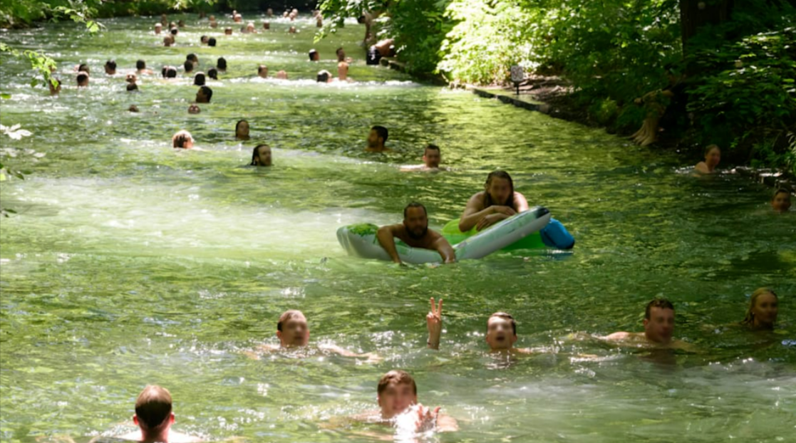 Tödlicher Badeunfall im Münchener Eisbach - Mitgerissener Schwimmer erliegt seinen Verletzungen